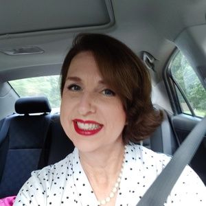 Meet your Posher, Elizabeth